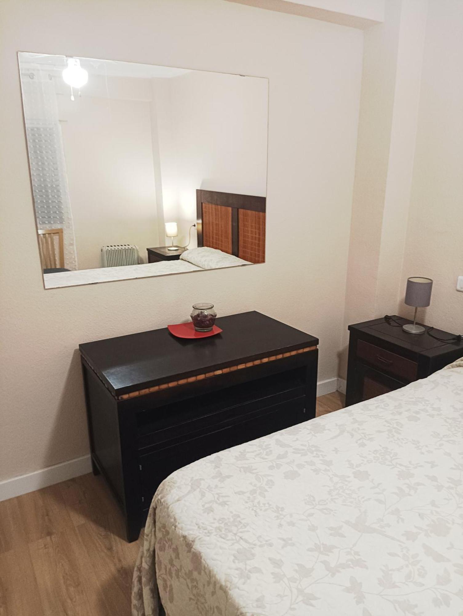Habitaciones En Apartamento Compartido Delicias Room Cerca Del Mar, Aeropuerto, Ave Y Metro Malaga Ngoại thất bức ảnh